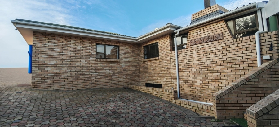 5 Bedroom Property for Sale in Dana Bay Western Cape